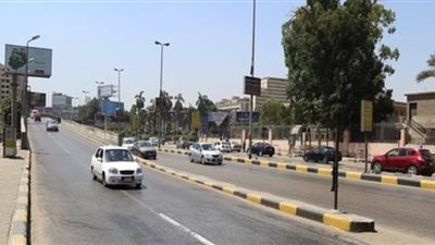 سيولة مرورية بشارع البحر الأعظم بعد الانتهاء من تركيب الكمر المعدني
