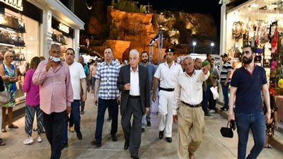 محافظ جنوب سيناء يتفقد أعمال تطوير السوق القديم وتطوير ساحة مسجد الصحابة