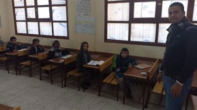 انتظام أعمال امتحانات الصف الرابع الابتدائي بمدارس نجع حمادي