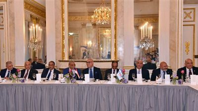 وزير الإسكان يواصل لقاءاته بكبرى الشركات العالمية بمعرض 