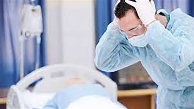 من يُحدد المسؤول عن الضرر والخطأ الطبي؟