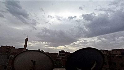 موجة من الطقس السئ وإنتشار السحب والغيوم بسوهاج