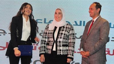 وزيرة التضامن تكرم ريهام حجاج ومؤلف مسلسلها 