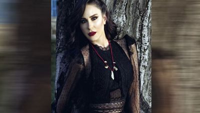 بجمبسوت مكشوف.. ديمة قندلفت تبرز أنوثتها بالأبيض في أحدث ظهور