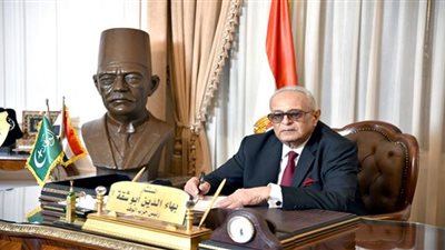 أبو شقة يطالب بإلزام صاحب العمل بتحرير عقود مكتوبة لجميع العاملين