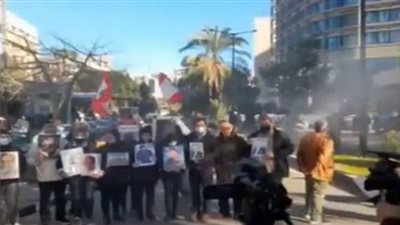 شاهد.. أهالي ضحايا مرفأ بيروت يعتصمون أمام قصر العدل