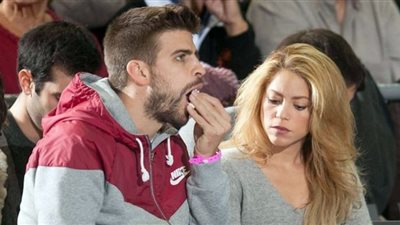 ضبطته متلبسًا بالخيانة فقررت الابتعاد عنه.. شاكيرا تعيش أصعب أيامها مع بيكيه (فيديو)