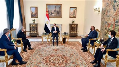 السيسي يلتقي وزير خارجية الجزائر ويؤكد حرص مصرعلى تعزيز آفاق التعاون