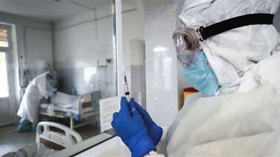 طبيب روسي يوضح سبب ظهور كدمات على جلد المصابين بـ 