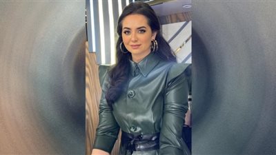 احتشام وأناقة هبة مجدي تزين إطلالتها برفقة نيفين القباج