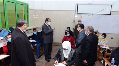 صور.. تواصل امتحانات الفصل الدراسي الأول بجامعة سوهاج
