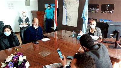 صور.. نائب محافظ القاهرة تواصل اجتماعاتها لحل مشكلات مدينة بيتشو