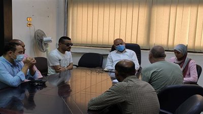 نائب محافظ القاهرة يستمع لشكاوى المواطنين خلال اللقاء الأسبوعي