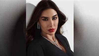 ياسمين صبري تتجاهل أزمتها مع والدها وتتباهي بمجوهراتها الفاخرة