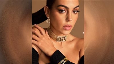 الاحتشام يسيطر على جورجينا خلال احتفالها بتتويج كريستيانو رونالدو بجائزة الفيفا