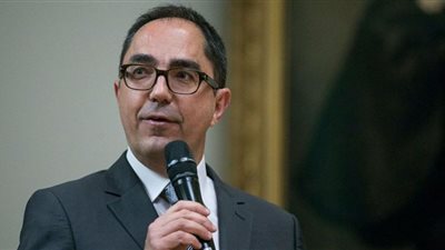 لهذا السبب| فرنسا تُقرر تعليق جُزء من مهام الرئيس السابق لمتحف اللوفر
