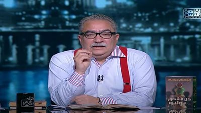 إبراهيم عيسى يحذر من أوميكرون: ينتشر بين سكان البيت كله (فيديو)