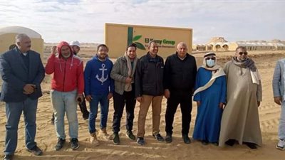 محافظ الوادي الجديد ووفد الهيئة العربية للاستثمار يتفقدان مشروعات الاستثمار الزراعي بالفرافرة