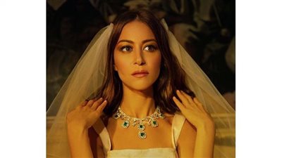 بفستان مكشوف.. منة شلبي تستعرض أنوثتها في إحدى فنادق دبي (صور)