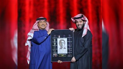 بعد نجاح حفله في موسم الرياض.. تركي آل الشيخ يكرم محمد عبده (صور)