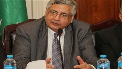 إصابات عائلية وسيناريو الإغلاق .. تصريحات مستشار الرئيس عن الوضع الوبائى فى مصر