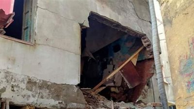 انهيار جزئي بعقارفي منطقة الجمرك وسط الإسكندرية (تفاصيل)