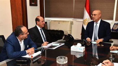 وزير الإسكان يتابع تقدم الأعمال بمشروع سد ومحطة 