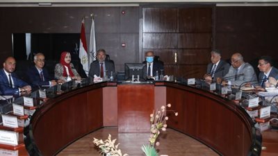 كامل الوزير: القيادة السياسية وجهت بتوطين صناعة النقل في مصر