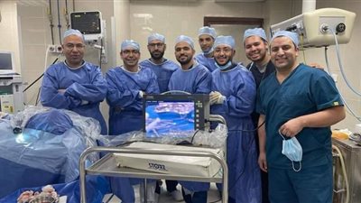 رئيس جامعة بنى سويف: إجراء العملية رقم 100 لإزالة ورم من الغدة النخامية بالمنظار الأنفي