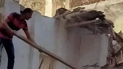 رئيس حى وسط الإسكندرية: تشكيل لجنة لمعانية العقار المنهار صباح اليوم