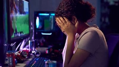 والد فتاة تعرضت للإبتزاز بكفر الشيخ يكشف مفاجأة صادمة عن خطيب إبنته بعد فسخ الخطوبة (فيديو)