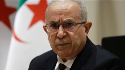 وزير الخارجية الجزائري يكشف حقيقة تأجيل موعد القمة العربية