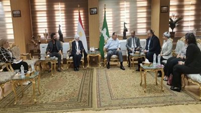 محافظ الشرقية يلتقي فريق عمل برنامج ابدأ رحلتك بمشروع قوى عاملة مصر
