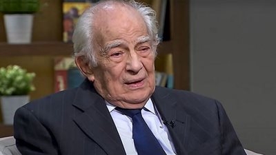 رشوان توفيق يهدي فوزه بجائزة الدولة التقديرية لـ الرئيس السيسي