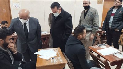 نائب رئيس جامعة الزقازيق يتابع سير الامتحانات بكلية التكنولوجيا والتنمية