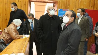 رئيس جامعة المنصورة يتفقد امتحانات الفصل الدراسي الأول