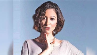 منة شلبي تغضب من متابع وتطلب تغيير اسمه.. ما السبب؟