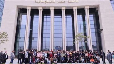 رئيس جامعة مصر للمعلوماتية تتابع سير امتحانات نهاية العام