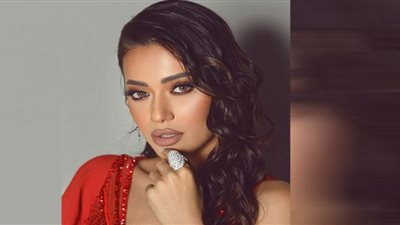 شاهد.. رحمة رياض تمزج الأخضر والأزرق في إطلالة واحدة بأحدث ظهور