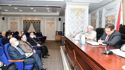 وزير البيئة تستعرض استعدادات مصر لاستضافة مؤتمر تغير المناخ (COP27)