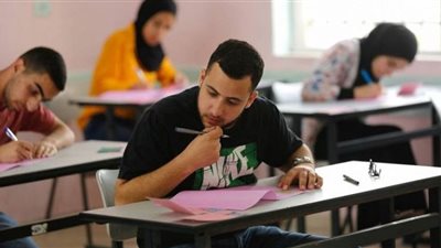 طلاب أولى ثانوي بالشرقية: امتحان الجغرافيا سهل والوقت غير كافٍ للإجابة عن الكيمياء
