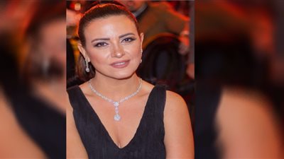 ريهام عبدالفغور تتألق بالأوف شولدر