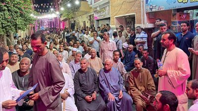 صور.. إنهاء خلافات بين شباب العوامية والبروج في جلسة عرفية بالأقصر