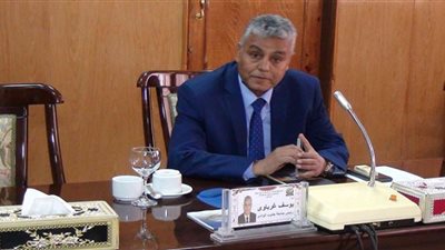 رئيس جنوب الوادي يُتايع سير الإمتحانات بكليات الجامعة