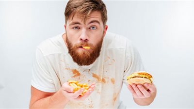 طعام يأكله الملايين يسبب العمى مدى الحياة.. طبيب عيون يكشف كارثة