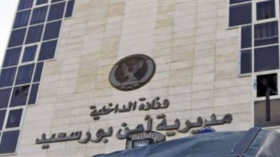 شاب يخلع ملابسه ويطعن نفسه بسكين في بورسعيد.. الداخلية تكشف التفاصيل