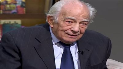 اليوم.. الحكم في دعوى ابنة الفنان رشوان توفيق ضد والدها