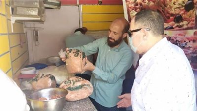 حي ١٥ مايو يشن حملة تفتيش للمرور على عدد من محلات الماركت وأسواق بنطاق الحي