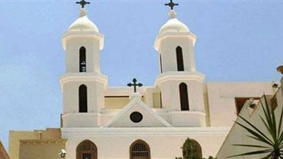 كهنة كنيسة مارجرجس بسوهاج يترأسون قداس الأربعاء