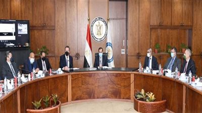الملا ورؤساء شركات البترول المحلية والعالمية يستعدون لمؤتمر ومعرض 